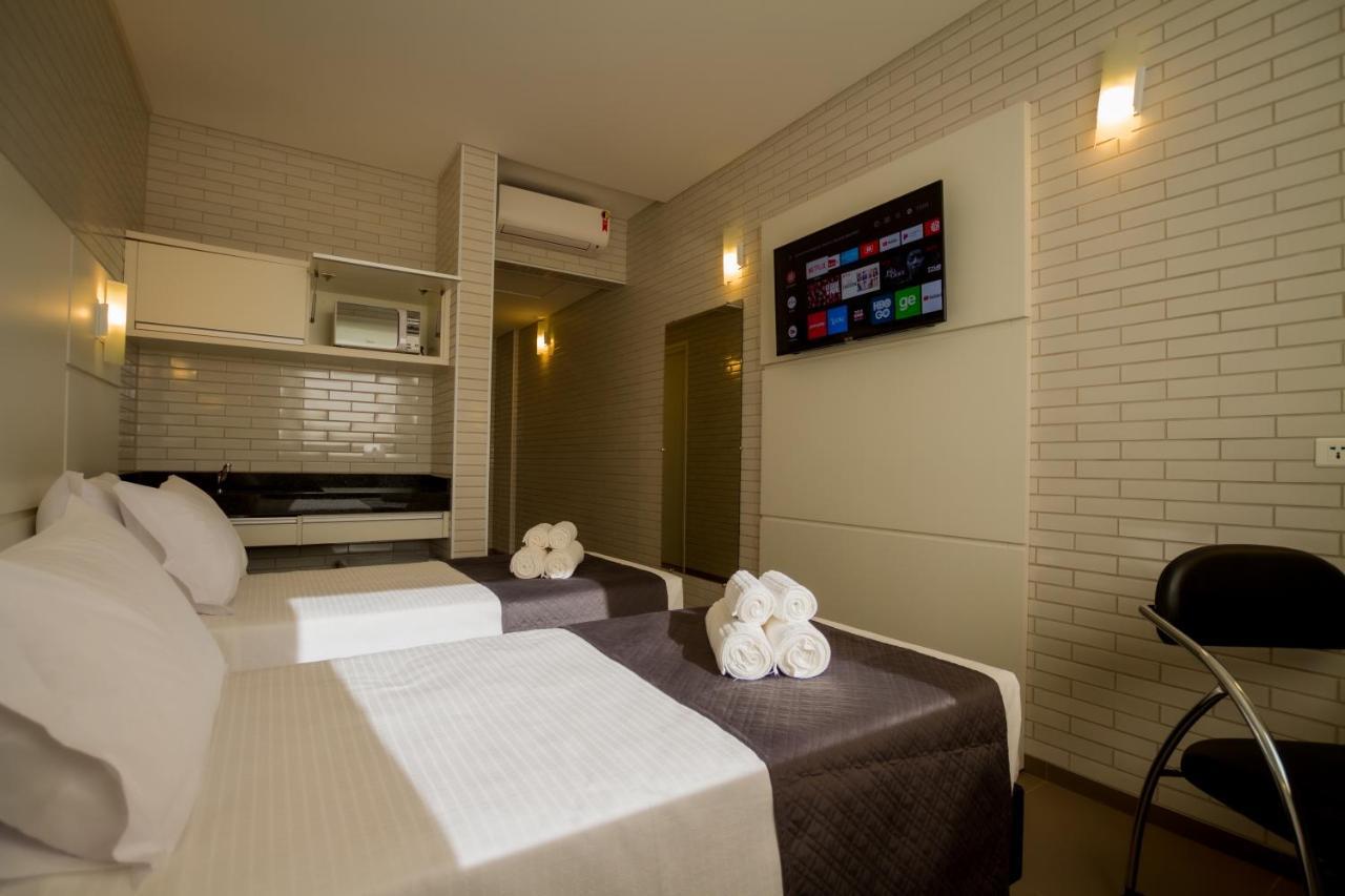 Hotel Confiance Barigui Curitiba Esterno foto